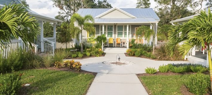 Key West Style Cottage - with pool/hot-tub Hotels in Pinellas County