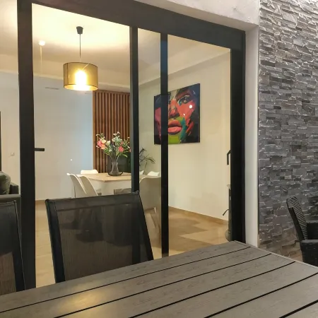 Independent villa with private pool, 5 min from the beach!