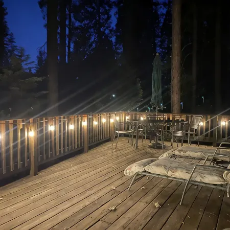 Bright and Cozy Cabin in Blue Lake Springs