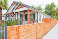Lamar Villa-3 bed 2.5 bath with outdoor kitchen