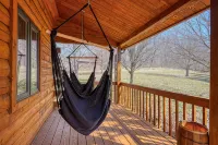 Water's Edge Cozy 2-bedroom cabin. Wooded setting, WiFi, Pond & Hot Tub - 3-Star