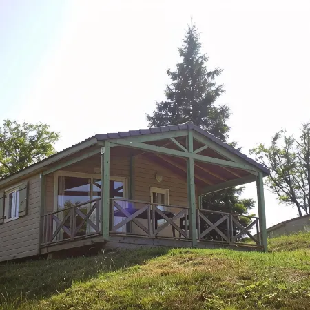 Large furnished cottage with covered terrace and parking space Отели в г. Бена