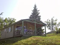 Large furnished cottage with covered terrace and parking space