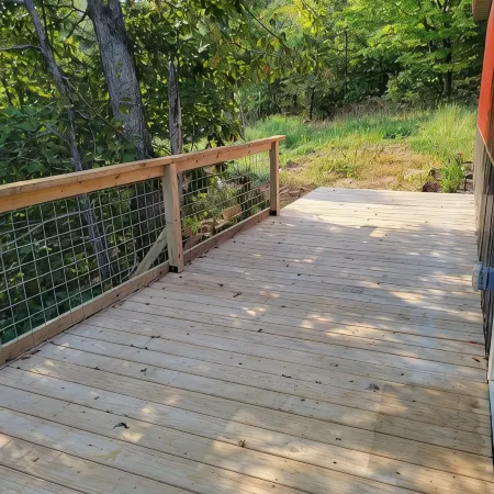 Cozy cabin 16 miles from Razorback Stadium great for game weekends. No pets.