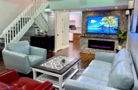 Newly remodeled modern townhouse -15 minutes from Honeymoon Island.