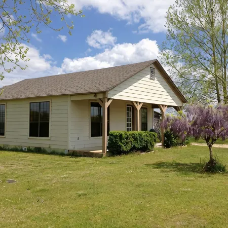 Fully Furnished Two Bedroom Farm House, "The Little House" Has Everything !