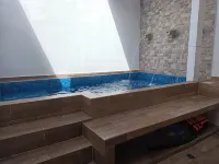 Linda casa con alberca y cascada.