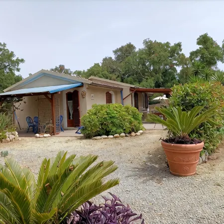 Near the bellisima Straccoligno beach cared apartment.