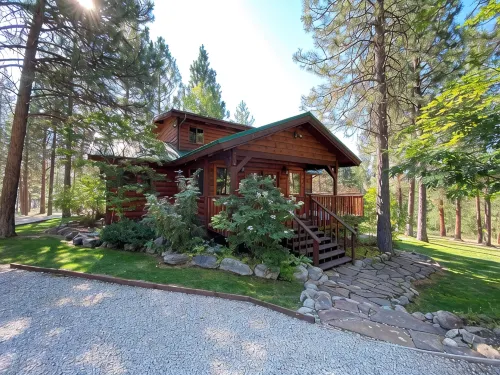 Westside 4-bdrm cabin between Hamilton & Victor with WiFi, AC. Enjoy your stay