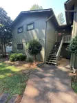 Beautiful villa on Lake Hartwell, stunning views, large deck for family to enjoy - 4-Star