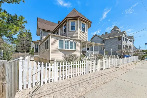 *3rd to Beach*Summer Weeks Available: *Clean*Updtdvictorian*Across Veterans Park