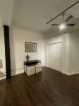 Spacious Loft in Historic Baggs Square
