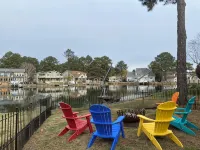 Teal Bay Getaway- Waterfront, 2 Masters, Pet Friendly, 5+ Bedrooms, Sleeps 17+ - WiFi