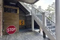 Boots & suits lakehouse getaway - 3-Star