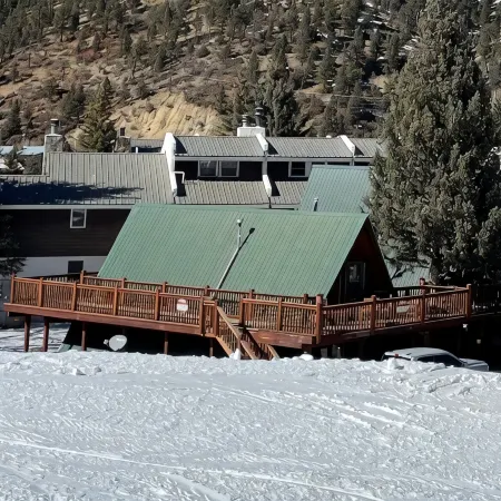 Ski-in/Ski-Out, Steps to Lifts, 1 Block to Downtown, Updated & Clean