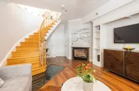 Luxury Townhouse . Roof Deck .  Patios . Parking - บังกะโล
