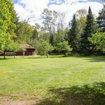 Waterfront Peninsula Escape Cabin