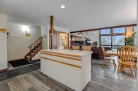 Camelback Condo - Premier Tranquility & Comfort