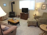 Freshly Remodeled 2 Bedroom, Full Kitchen, living Room Suite, in Cascade unit #3 Hotels in Cascade