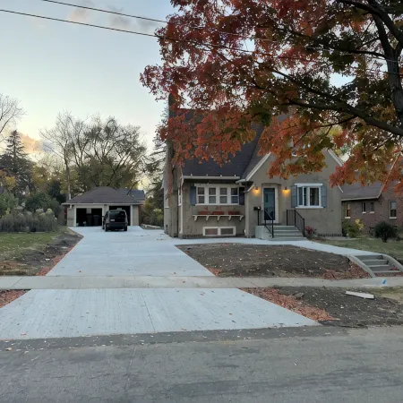Charming 4-bedroom house with 3 king/1 full beds, 2 full baths, AC, Wifi, Patio
