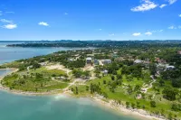 “WATERS-EDGE” A WATERFRONT home! Hot Tub!! VIEWS!!! - Butik