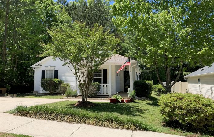 Pet friendly 1,150 sqft one story, 3 bedrooms, 2 full bath home