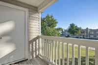The Gray Retreat - Luxury Condo - balcony