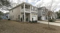 ~BEAUTIFUL HOME NESTLED IN THE PERFECT TOWN~