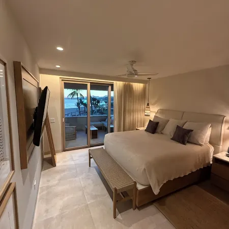 Exquisite, Ocean front, Contemporary Retreat