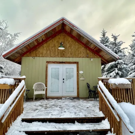 Cozy Romantic Getaway Cabin