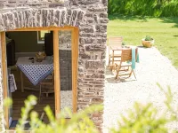1 bed Barn, open living space , pet friendly, rural, with easy access from M4 Hotels in Usk