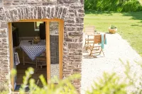 1 bed Barn, open living space , pet friendly, rural, with easy access from M4