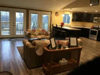 All American Cabin with plenty of parking, handicap friendly - 2-Star