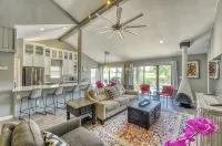 Waterfront townhome on Lake LBJ in Horseshoe Bay w/ day docking. - Homestays