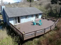 New Sauna! 3 Min. Walk to Beach, Dog and Family Friendly, Bright & Modern House - 4-Star