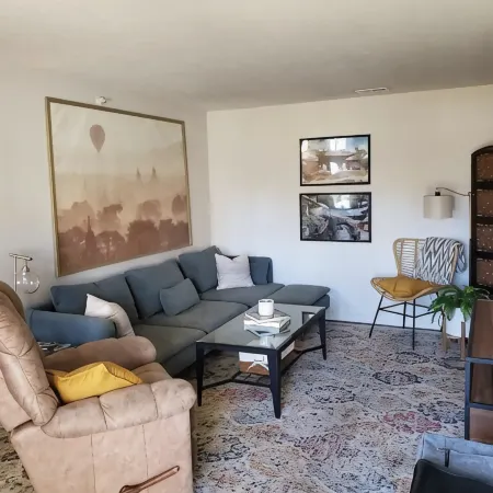 The Redhawk Hideaway: Charming 2BR Condo near Miami Univ in Oxford! Book now!