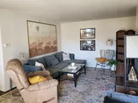 The Redhawk Hideaway: Charming 2BR Condo near Miami Univ in Oxford! Book now!