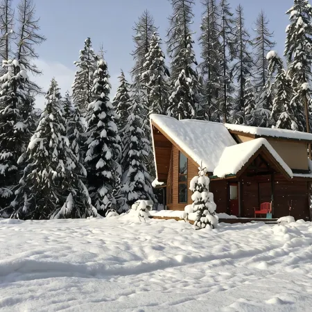 Cozy Retreat Chalet with Loft Bedroom & Fireplace – Near Nelson & Ski Hills
