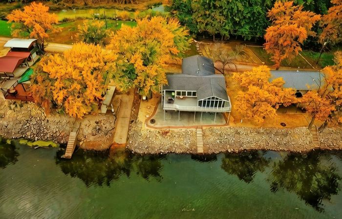 Mississippi River Front Property with amazing views!