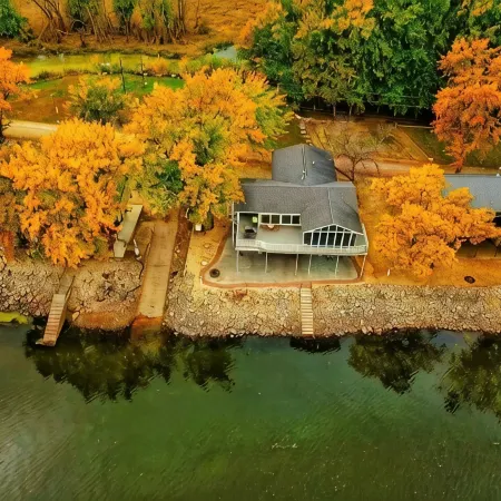 Mississippi River Front Property with amazing views!