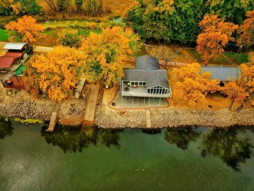 Mississippi River Front Property with amazing views!
