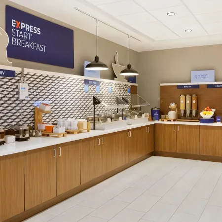 Holiday Inn Express Mentor Banquet Center by IHG