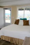 For less than two hotel rooms, stay on the Spit and sleep 7! - บังกะโล