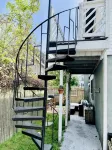 Private unique home short 5 minutes walk to the beach and the bay. - Wifi
