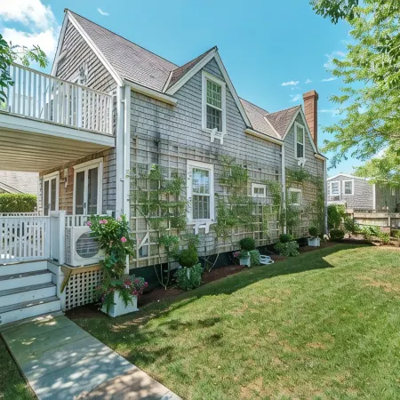 Beautiful 4 BR, 2 BA home a block fr Harbor, World Class dining