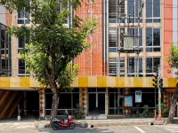 Hotel Pasar Besar RedPartner near Tugu Pahlawan Hotels in Bubutan
