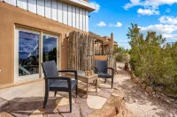 Beautiful Guest House in the Foothills: Fireplace, Hot Tub, Patio, Grill - Jacuzzi