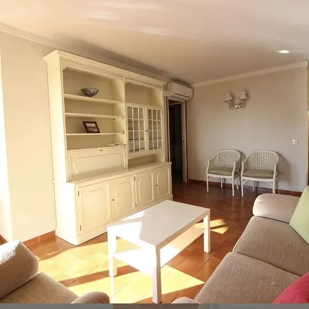 Ideally located 3-bedroom apartment with air conditioning and parking.