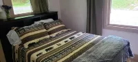 Lakefront Rustic 1930s dog friendly Cabin w/lg screened porch near Lake George - Wi-Fi