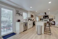 Modern 5 BR - Large Yard + BBQ + Kid's Playhouse + Game Room + Great WiFi - Homestays
